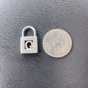 Letter Q Tiffany & Co lock charm(Only)